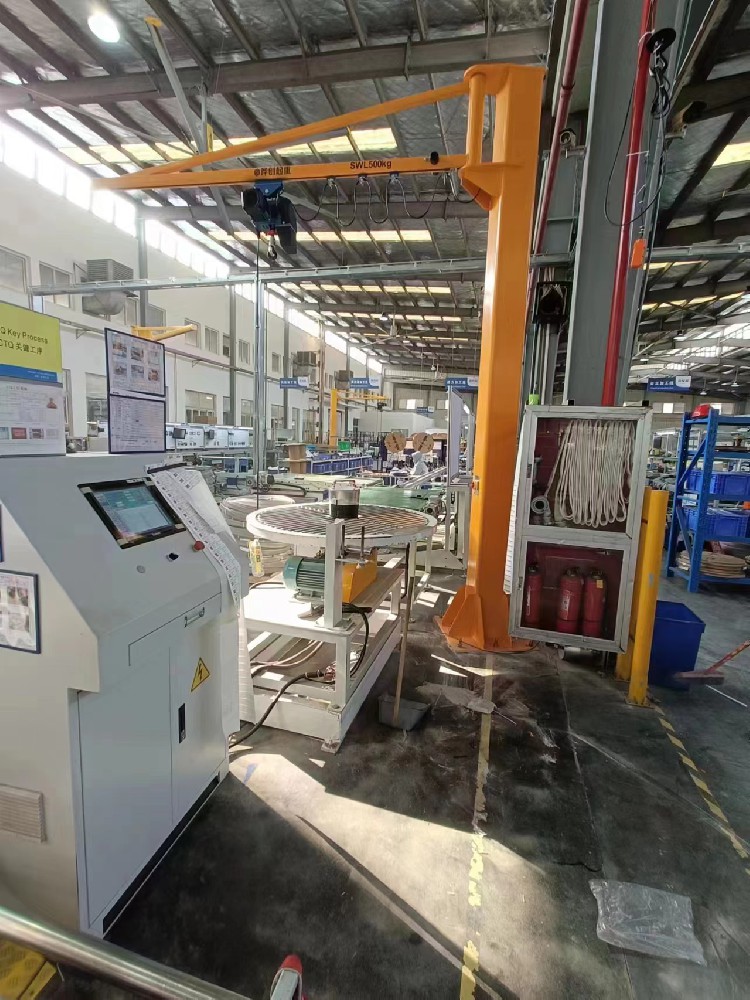 方管柱式懸臂（bì）吊